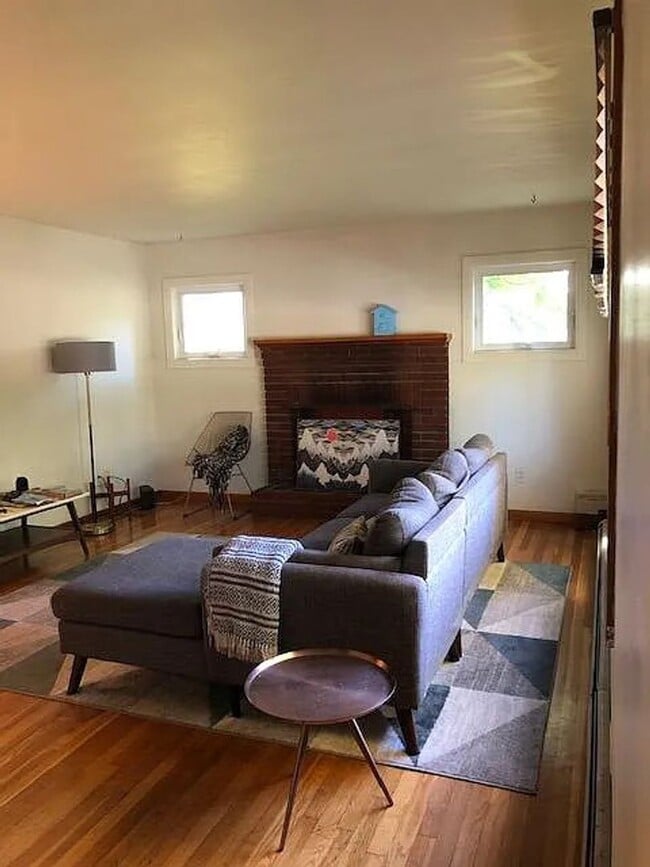 Building Photo - 4 Bedroom Apartment in Burlington VT Avail...