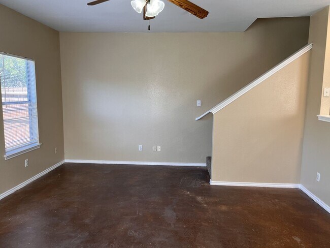 Building Photo - 5607 Golf Mist