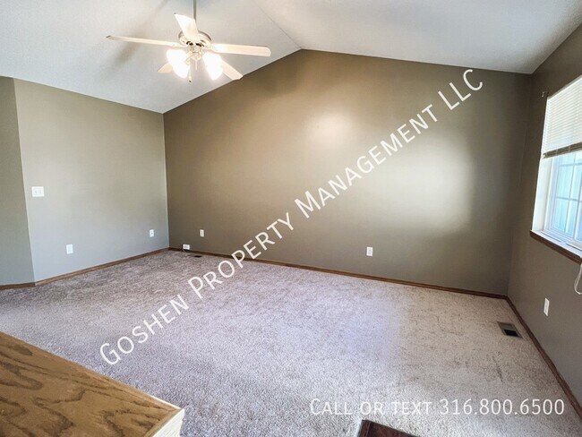 Building Photo - Gorgeous Home with Lakeside View