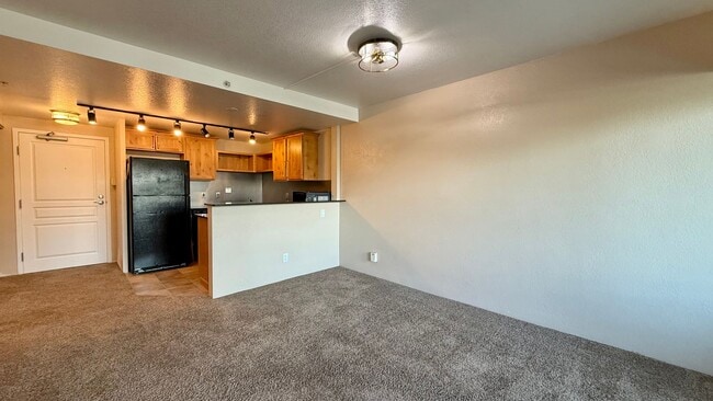 Building Photo - Beautiful Apartment on E Kiowa