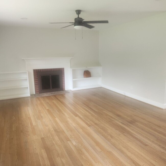 Photo - 107 Chestnut Dr House