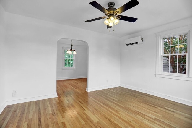 Building Photo - Charming & Upgraded 3BR Home in Arbutus wi...
