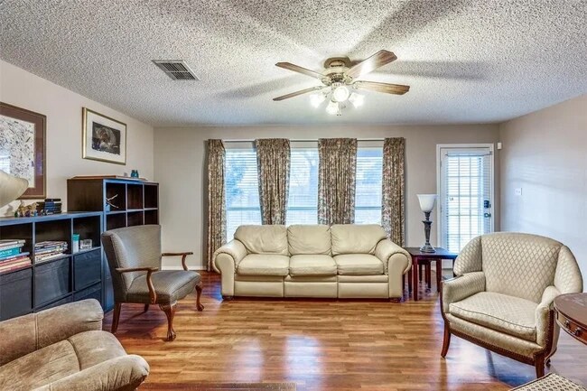 Building Photo - 7556 Kings Trl