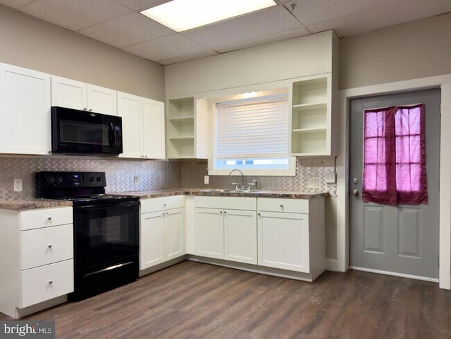 Foto del edificio - 100 S Front St