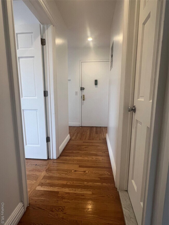 Foto del edificio - 20-05 Hazen St