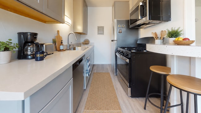 Interior Photo - 6587 Cervantes Rd