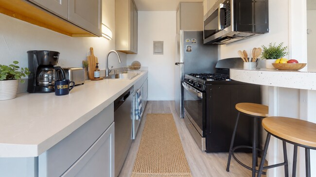 Interior Photo - 6587 Cervantes Rd