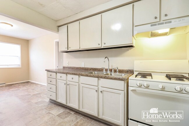Building Photo - 1018 S Lombardy Dr