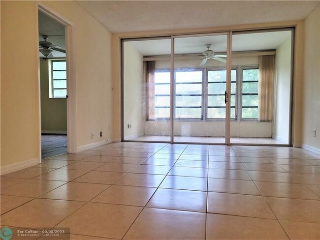 Foto del edificio - 6021 NW 61st Ave