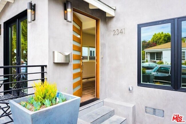 Foto del edificio - 2341 Beach Ave
