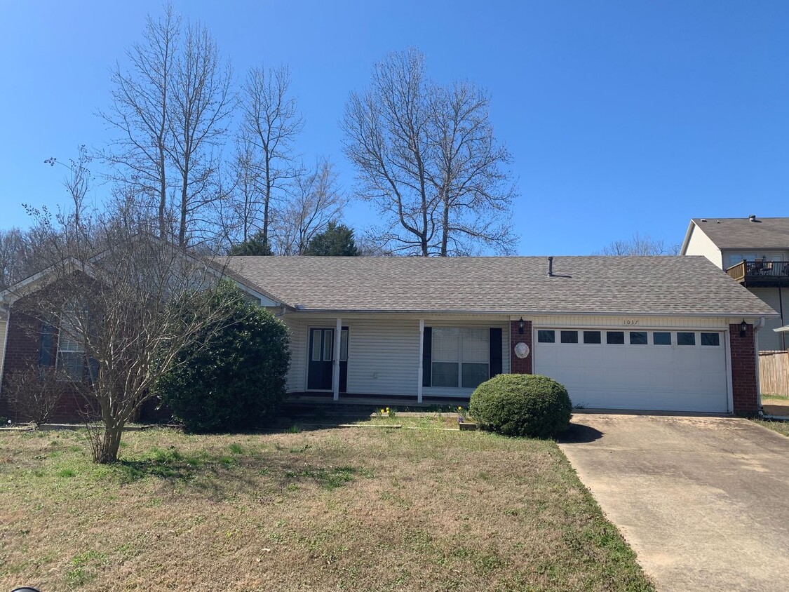 Primary Photo - 1037 S Hills Dr