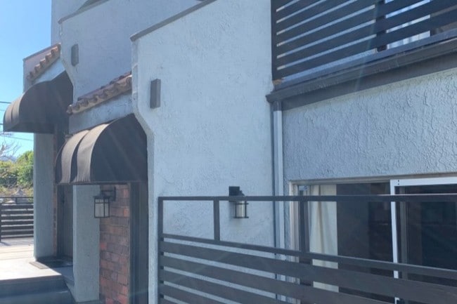 Building Photo - 11610 Moorpark St