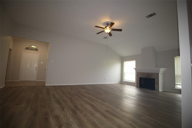 Foto del edificio - 18122 Cypress Valley Ln