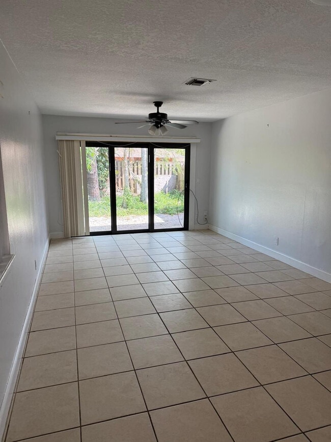Building Photo - 1216 Periwinkle Pl