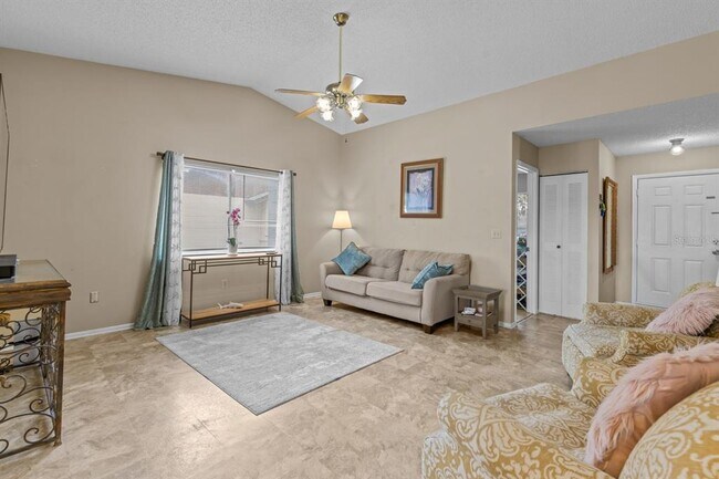 Foto del edificio - 12102 Walden Woods Dr