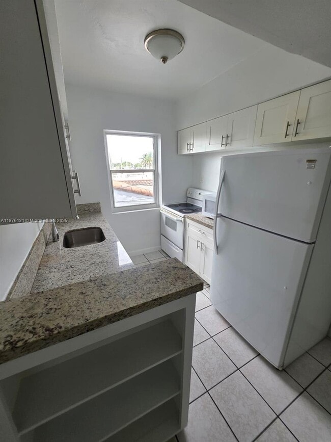 Building Photo - 7610 Dickens Ave