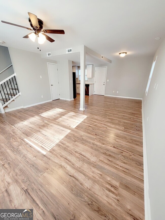 Building Photo - 1153 Jolly Ave