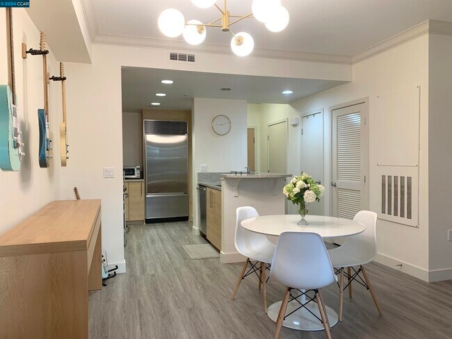 Foto del edificio - 1655 N California Blvd