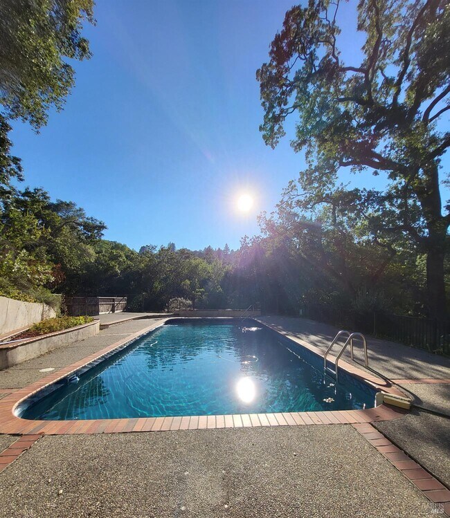 Foto del edificio - 848 Acalanes Rd