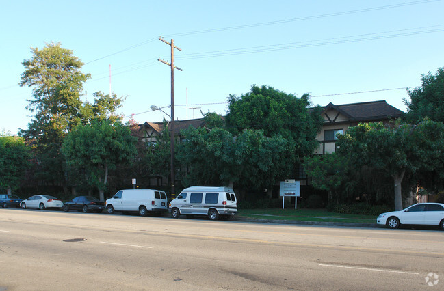 Building Photo - Village Garden