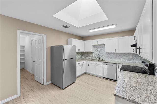 Foto del edificio - 1605 Bob Dr