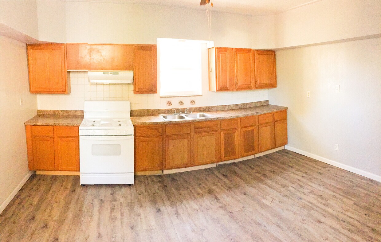 Foto principal - 2BR/1BA Single Family Home! Renovated!
