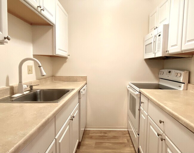 Kitchen - 209 1st Ave N