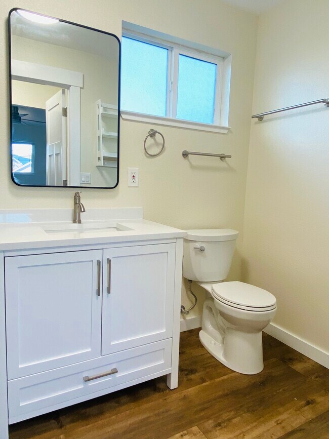 3143 Lakeshore Blvd Unit A, Lakeport, CA 95453 Apartments in Lakeport