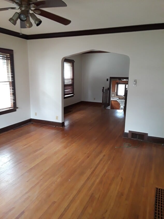 316 E 3rd St, Lockport, IL 60441 House Rental in Lockport, IL