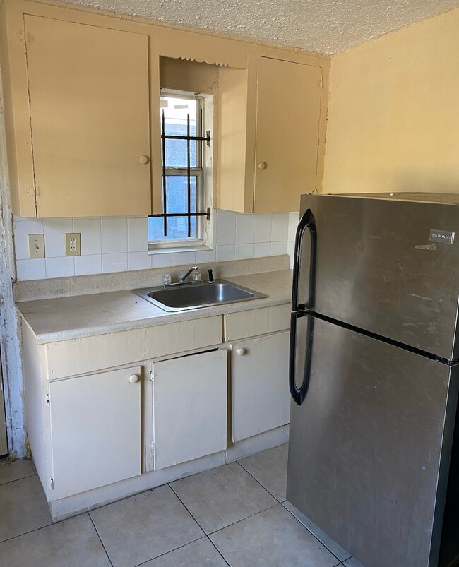 Foto del edificio - 1598 W 23rd St