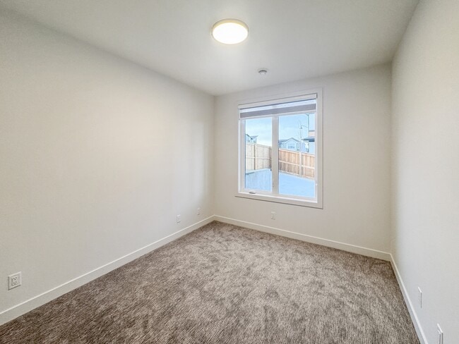 Building Photo - 83 Coulee Cres SW