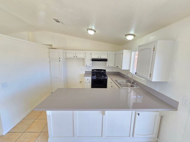 Building Photo - Beautifully Remodeled 3 Bedroom Home in California City!