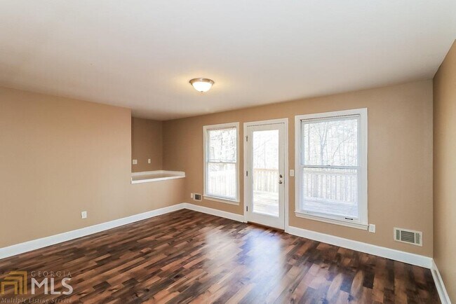Building Photo - 155 Sweetwater Creek Cove