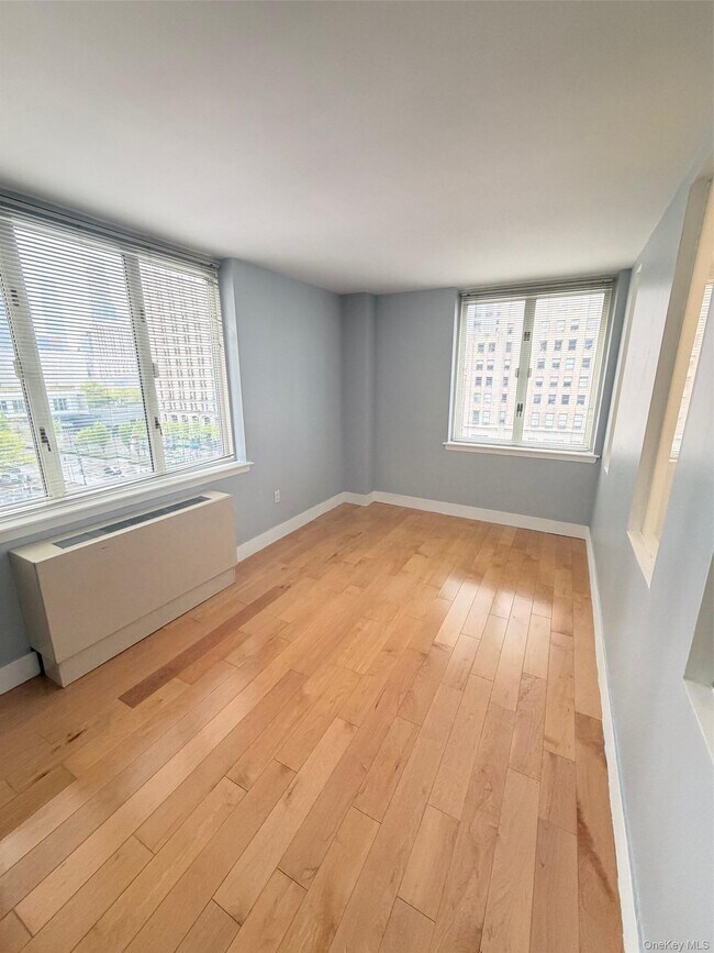 Foto del edificio - 225 Rector Pl