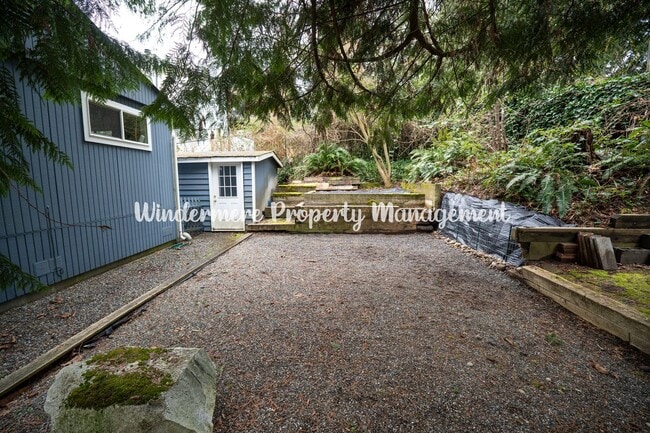 Building Photo - Sunny, Bright 2 bedroom in Poulsbo, Community Beach/Playground