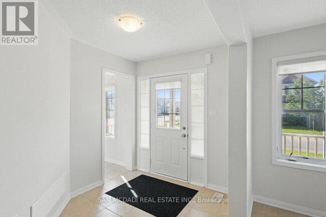 Building Photo - 2 Giltspur Rd