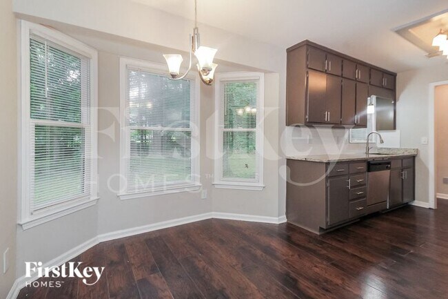 Foto del edificio - 1985 Castle Royale Dr