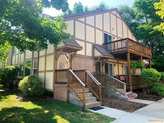 Building Photo - 44900 Bayview Dr