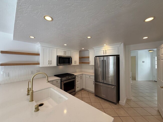 Building Photo - Great 3B/3BA House in Carmel Valley!