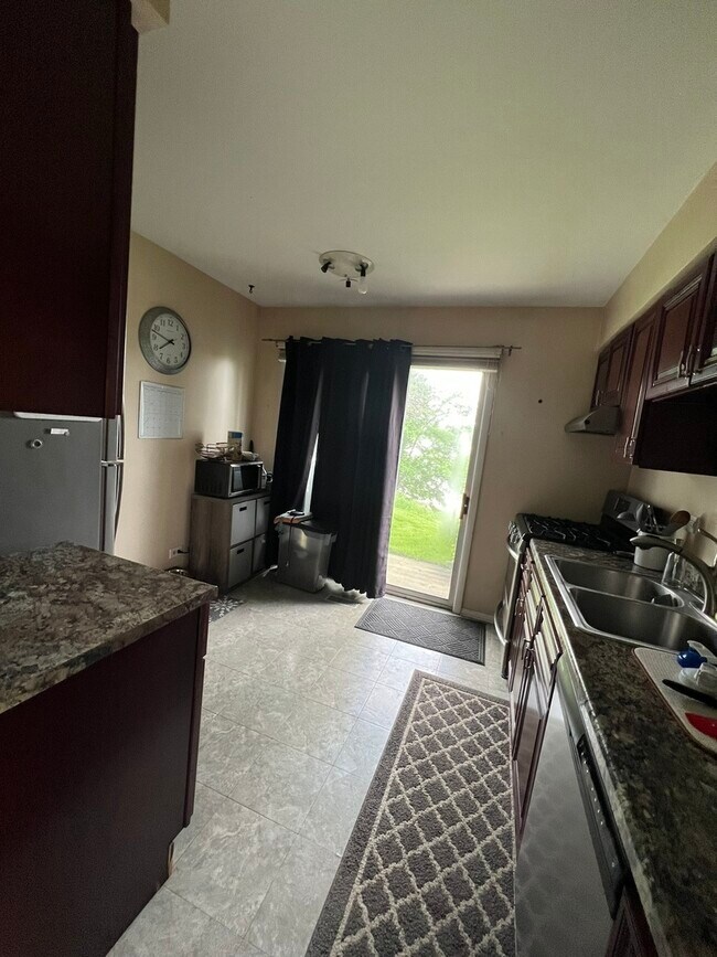 Foto del edificio - 380 Springlake Ln