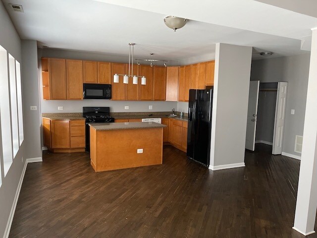 Foto del edificio - 6700 S Clyde Ave