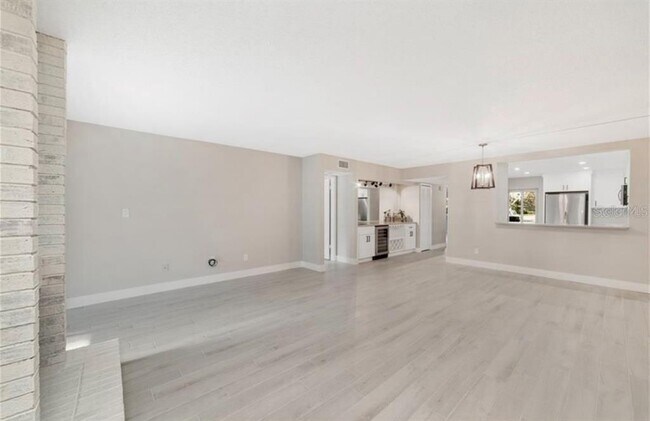 Building Photo - 13 Escondido Cir