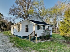 Building Photo - 113 Kingsway Dr