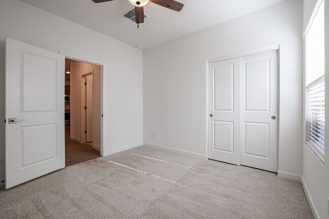 Building Photo - 4 Bedroom in Ambra Gated Community