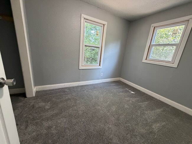 Building Photo - 3521 Sunview Ave