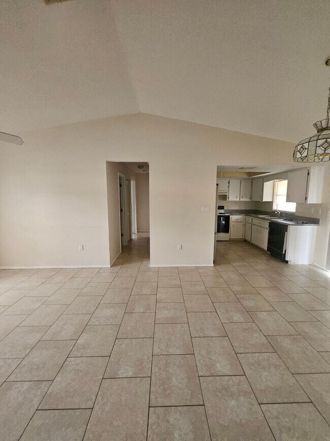 Foto del edificio - 3 bedroom Home in Port Charlotte