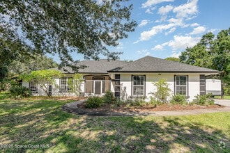 Building Photo - 2415 Grassmere Dr