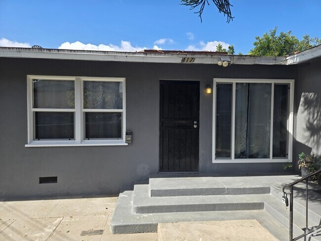 Building Photo - 417 1/2 S Savannah St
