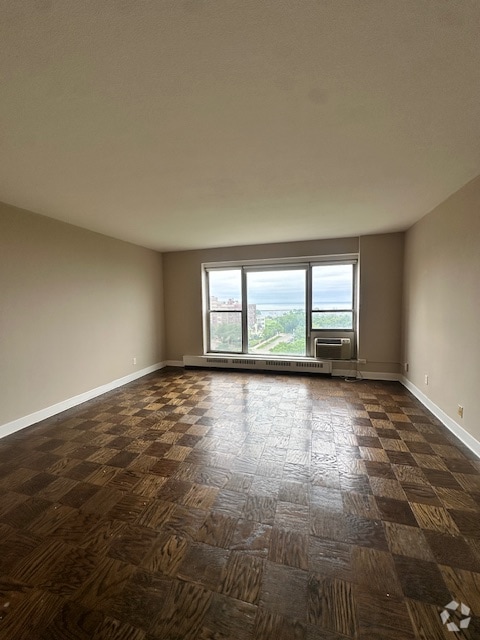 Building Photo - 1121 N Waverly Pl