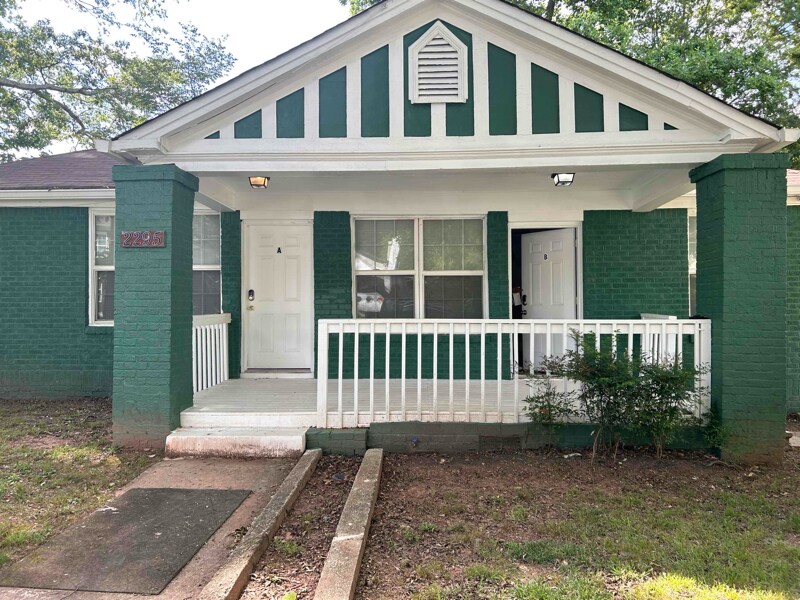Primary Photo - 2295 Dauphine St